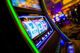 Permainan meja klasik seperti baccarat, blackjack, dan roulette untuk sensasi kasino otentik